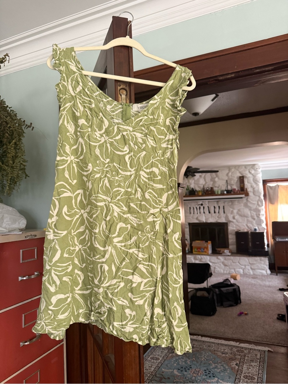 Sleeveless Green Floral Mini Dress with V-Neck